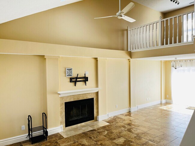 Building Photo - 9240 Crossing Dr