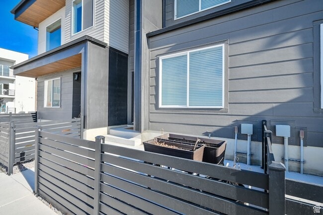 Building Photo - 304 S 1150 W