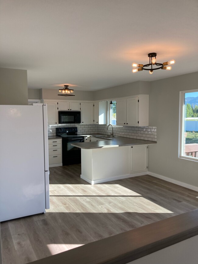 Building Photo - 2550 S 800 W