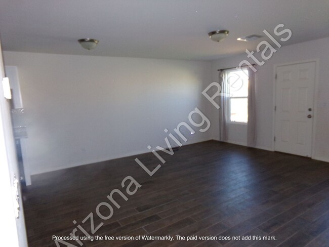 Building Photo - BEAUTIFUL 3 BEDROOM 2 CAR GARAGE HOME