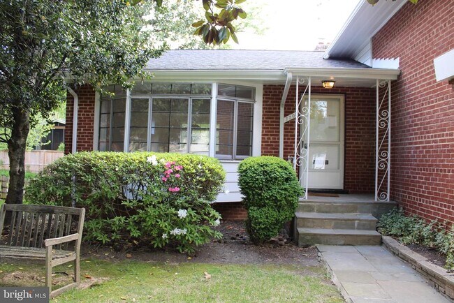 Building Photo - 7700 Newmarket Dr