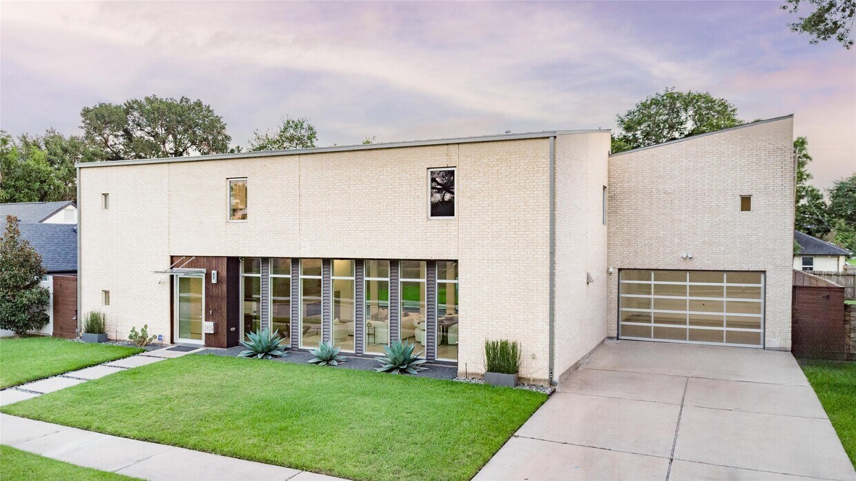 Foto principal - 2824 Lockett St