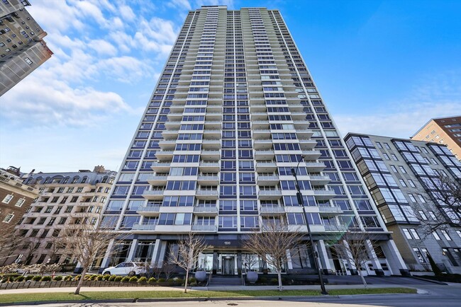 Foto del edificio - 1300 N Lake Shore Dr