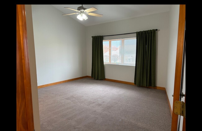 Building Photo - 16649 Oak Park Ave