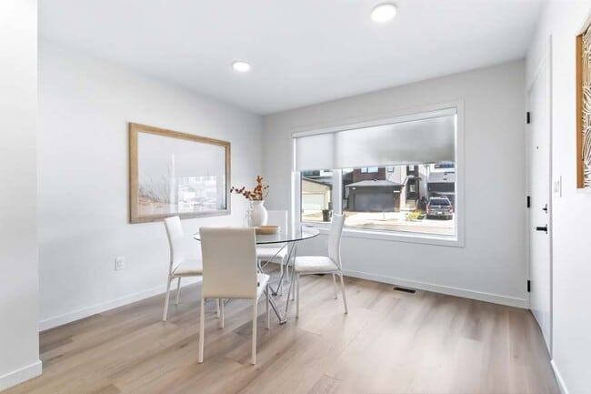 Building Photo - 7462 Klapstein Cres SW