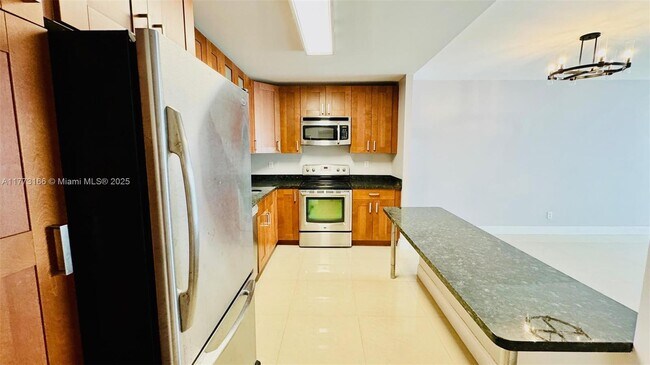 Foto del edificio - 19390 Collins Ave