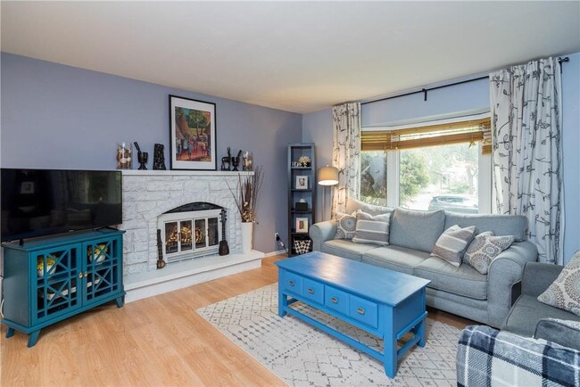 Building Photo - 627 Novavista Dr