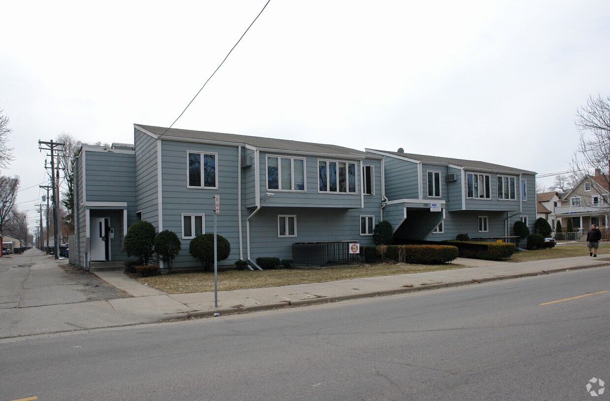 Primary Photo - 1301-1307 E 24th St