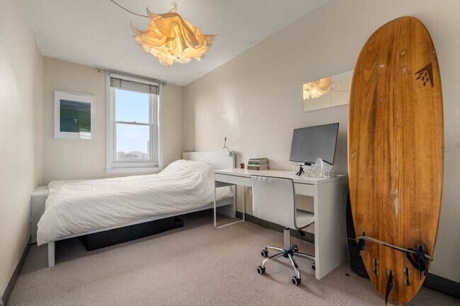 Building Photo - 482 Beacon St