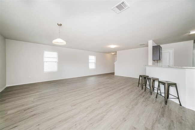 Building Photo - 307 Blue Crane St