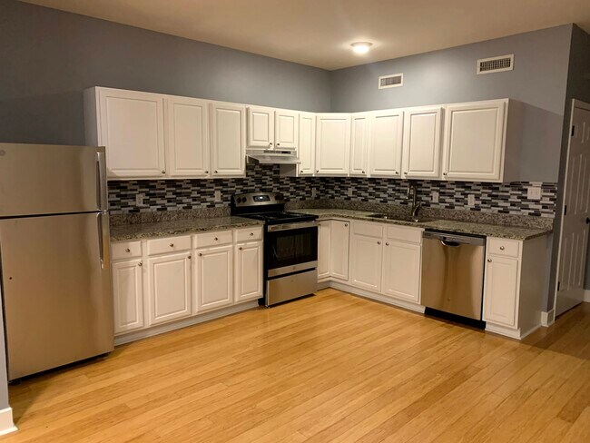 Kitchen - 423 S Wenzel St