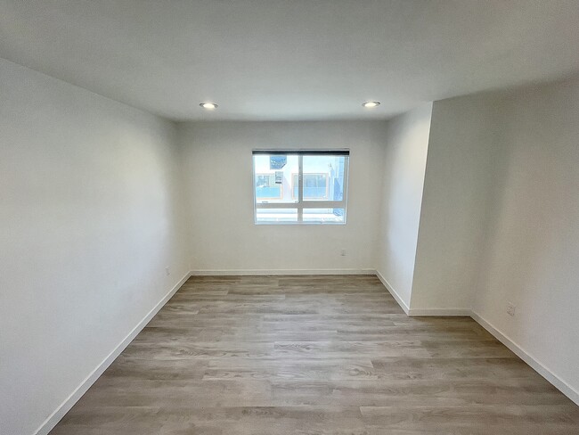 Building Photo - 419 S Clark Dr