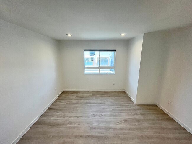 Foto del edificio - 419 S Clark Dr