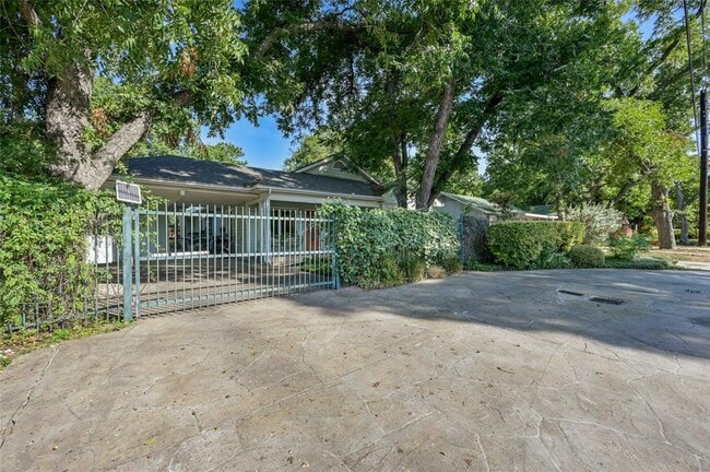 Foto del edificio - 4006 Lewis Ln