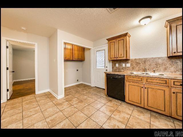 Building Photo - 400 E Locust St