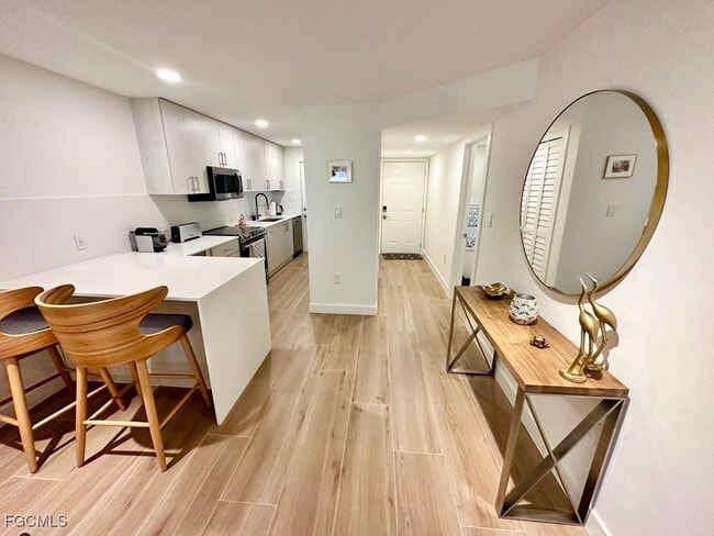 Building Photo - 72 7th St S