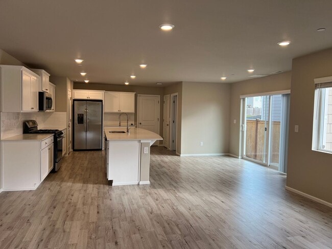 Building Photo - Beautiful 3 Bedroom Townhome in Dupont