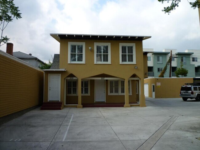 Building Photo - 257 Parke St