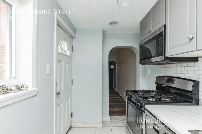 Building Photo - Cozy 3 bed 1 bath Single-Family Home Awaits
