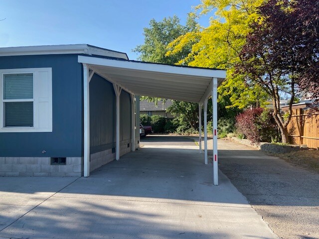 Building Photo - 517 Lytton St