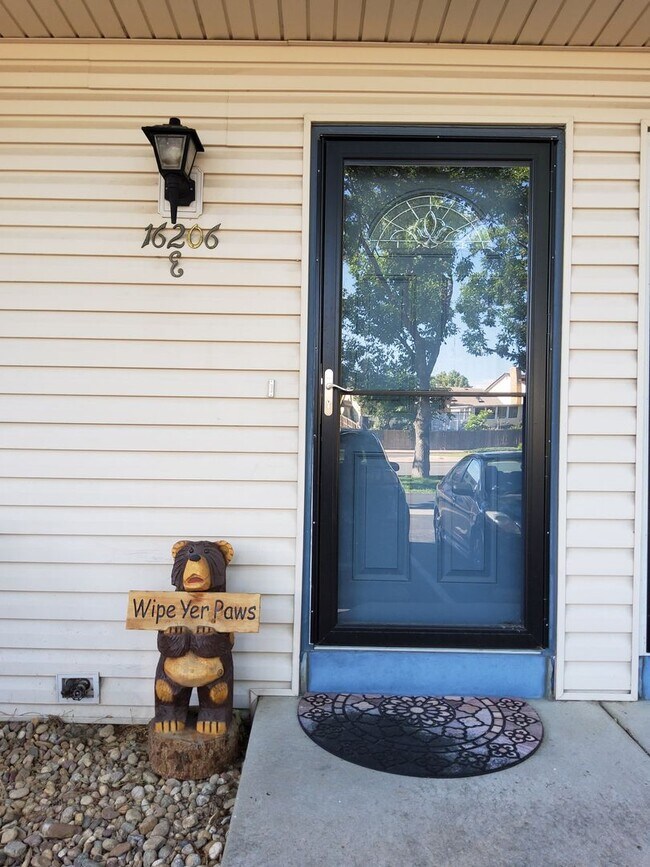 Building Photo - $0 DEPOSIT OPTION!!!  BEAUTIFULLY UPDATED,...