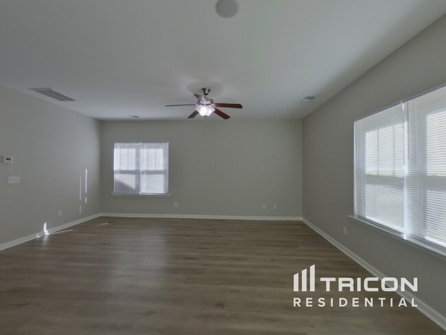 Foto del edificio - 128 Wainscot Oak Ln