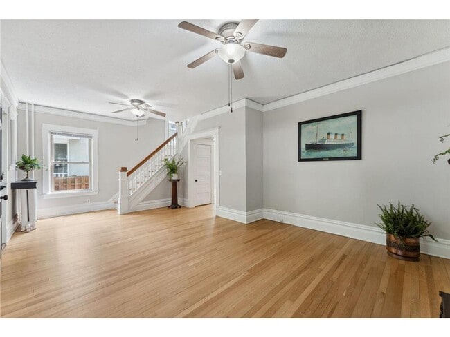 Building Photo - Beautiful 5 Bedroom 3 Bathroom House in MacGroveland