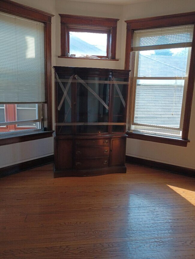 Building Photo - 5531 S Honore St