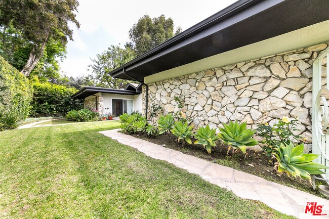 Foto del edificio - 656 N Bonhill Rd