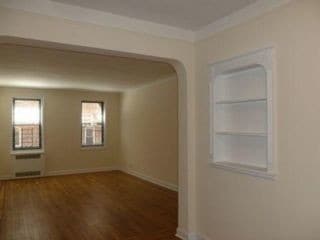 Primary Photo - 65-44 Saunders St