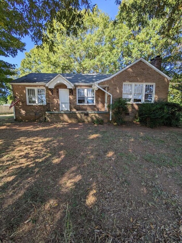 Primary Photo - 2BD/2BA Home in Conover w/ Washer & Dryer ...