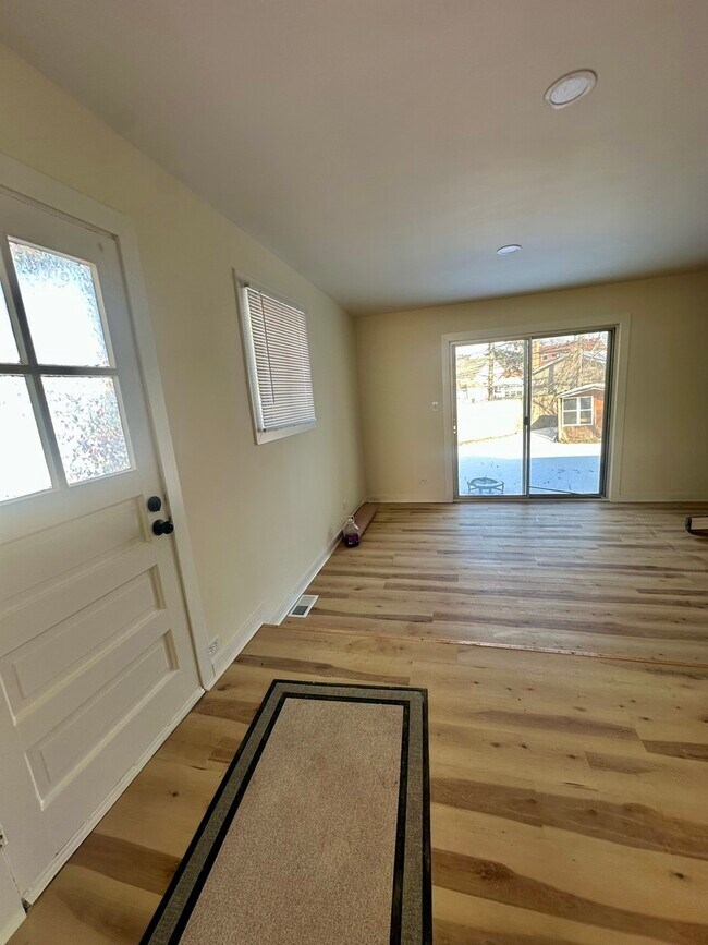 Foto del edificio - 2156 Downey Rd