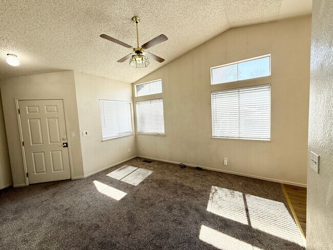 Foto del edificio - 3 bedroom, 2 bath home