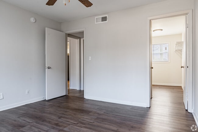 1 BR- Master Bed - Baba Flats