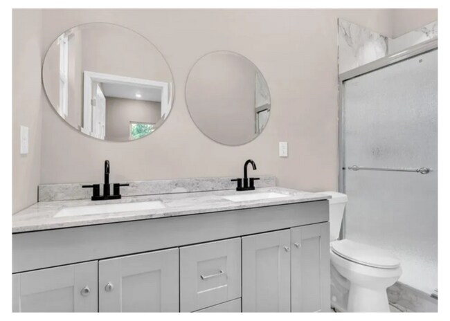 Building Photo - Fully Renovated Ranch-Style Home with Mode...