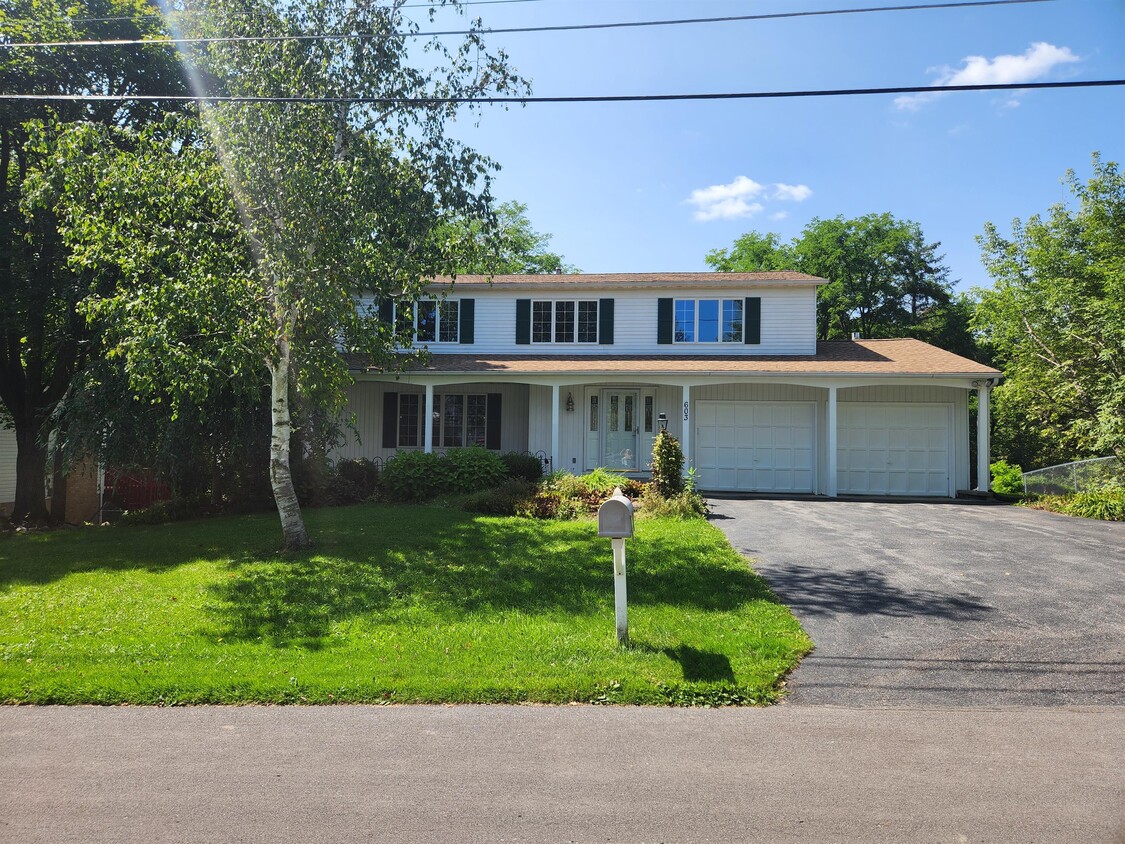 603 Hamilton Pkwy, Jamesville, NY 13078