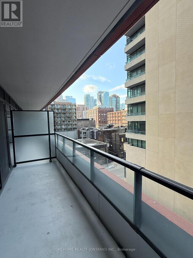 Photo du bâtiment - 180 Front St E