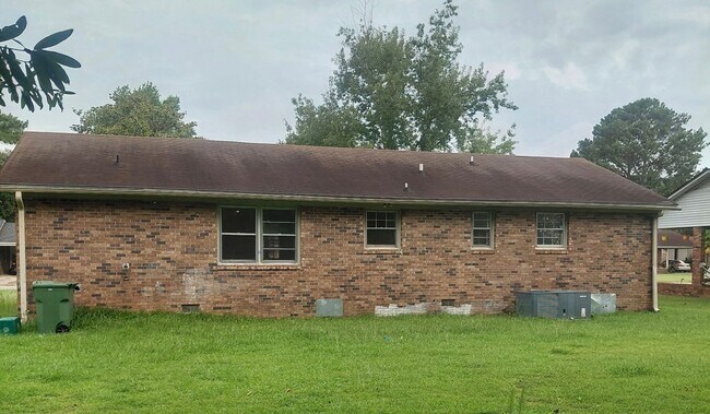 Building Photo - Check this out !!! Renovated Home