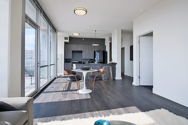 Photo - 2148 S Indiana Ave Apartment