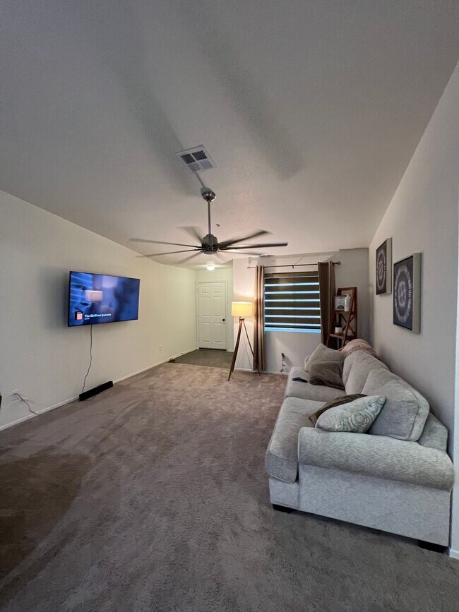 Foto del edificio - 7387 E 37th Pl