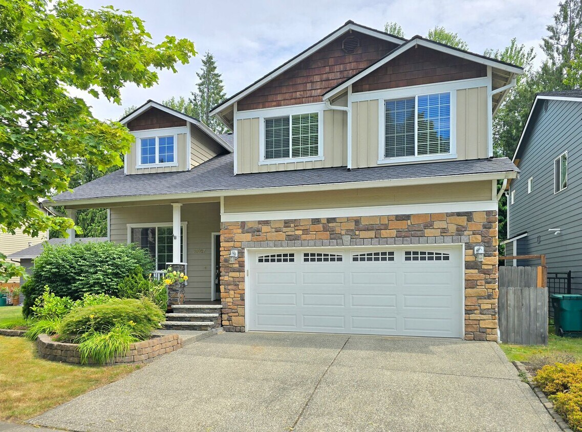Primary Photo - 4 Bedroom Home in Everett Available Now!