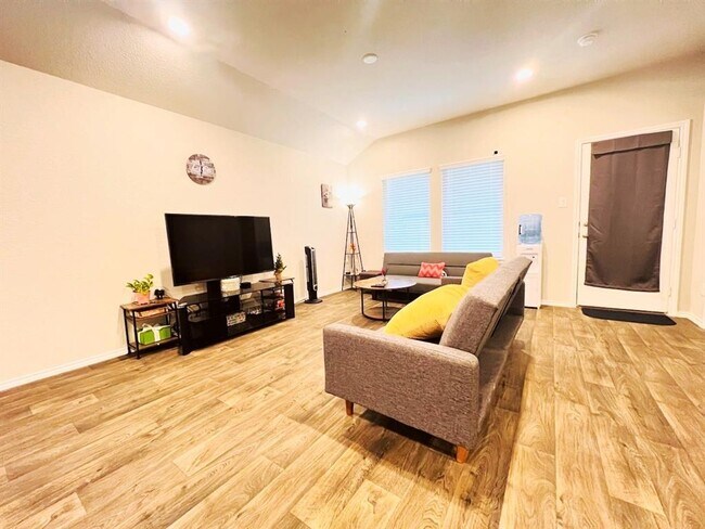 Foto del edificio - 5234 Greenwood Smt Trl