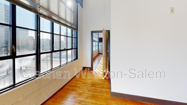 Foto del edificio - 101 E. Sixth St.