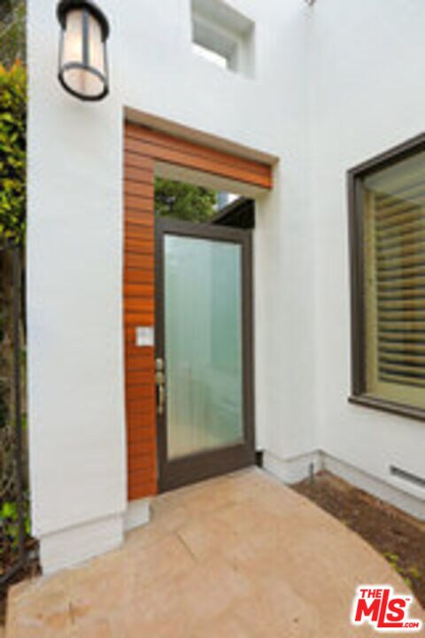 Foto del edificio - 8049 Briar Summit Dr