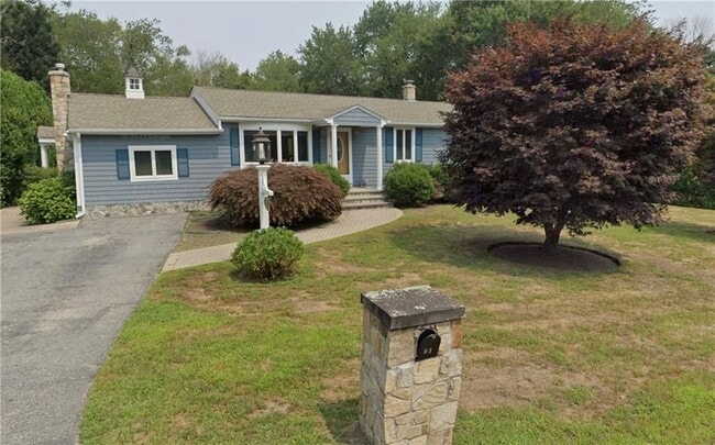51 Surrey Ln