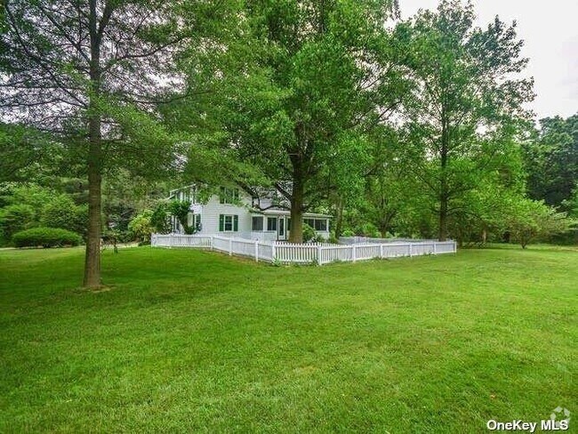 Apartments for Rent Near New York Institute of Technology