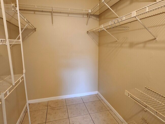 Building Photo - 545 Trace Cir