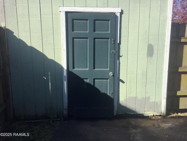 Building Photo - 37 Larkspur Ln