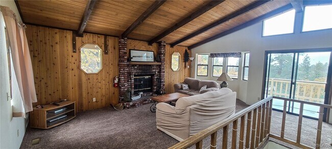 Building Photo - 547 Villa Grove Ave
