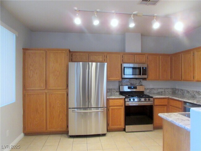 Building Photo - 2185 Polynesia Cir